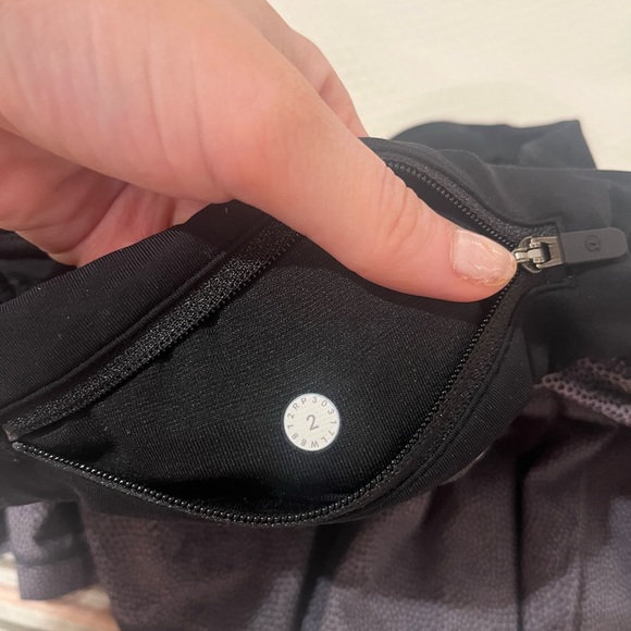 Lululemon size 2 polka dot grey skirt - Picture 3 of 3